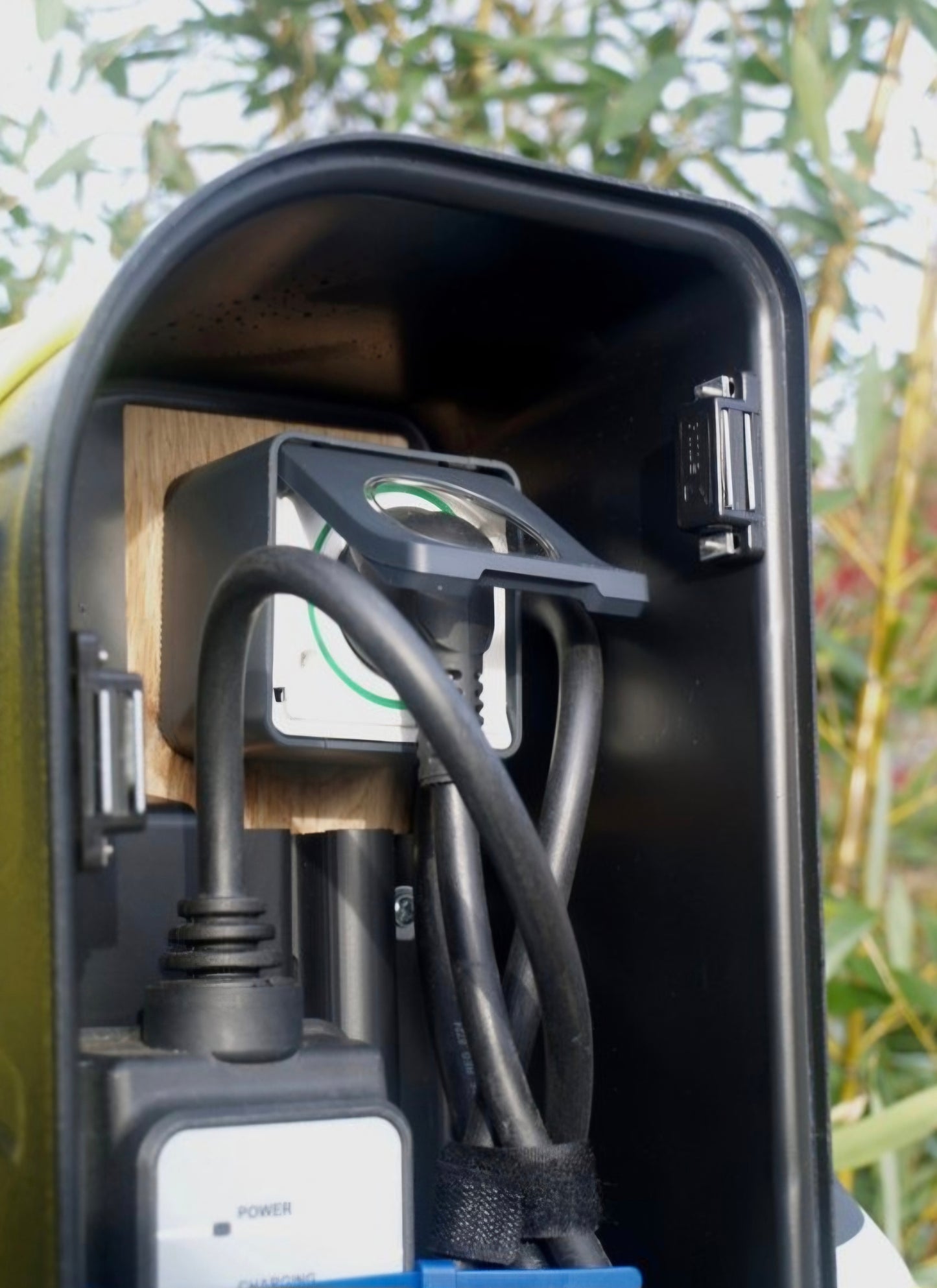 EVshield® Original - Transformeer je mobiele laadkabel in een vaste laadoplossing voor elektrische auto's - BlackCharge