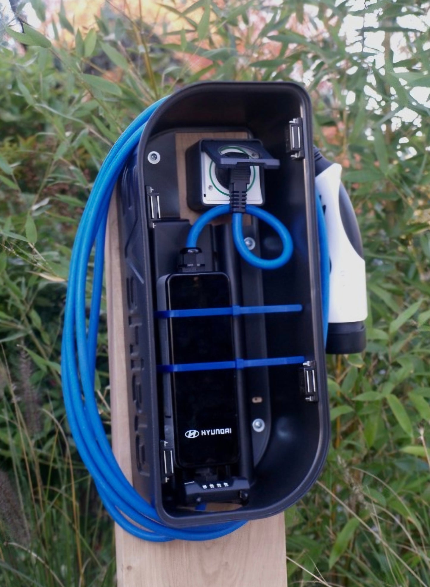 EVshield® Original - Transformeer je mobiele laadkabel in een vaste laadoplossing voor elektrische auto's - BlackCharge