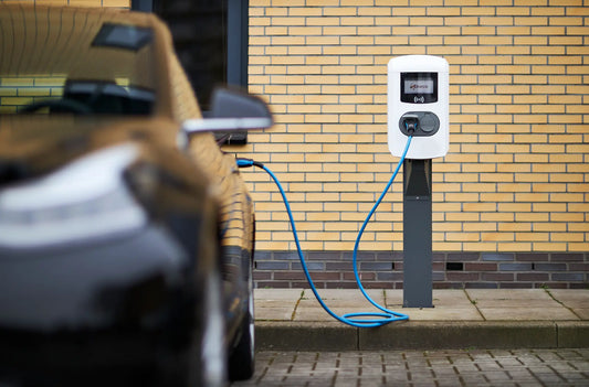 Elektrische auto thuis opladen: complete gids (2026)