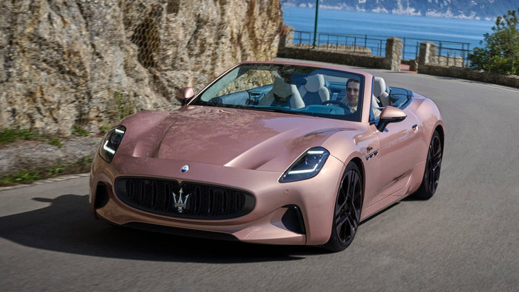 Maserati GranTurismo EV laden met laadstation