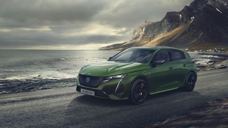 Peugeot e-308 opladen met type 2 laadkabel aan laadpaal