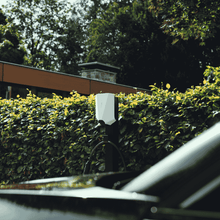 Close-up van de Type 2 socket van Easee Charge Up laadpaal voor universele EV-compatibiliteit